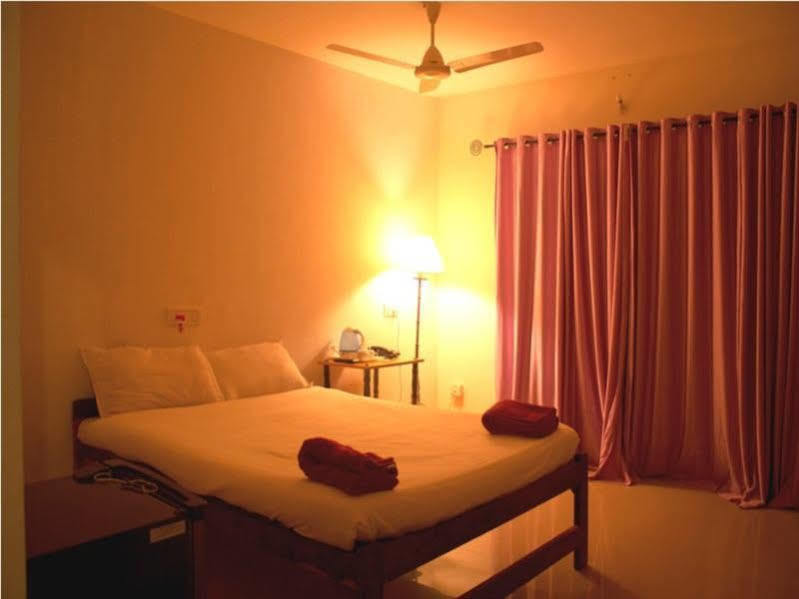 Sea View Resort Morjim Exterior foto